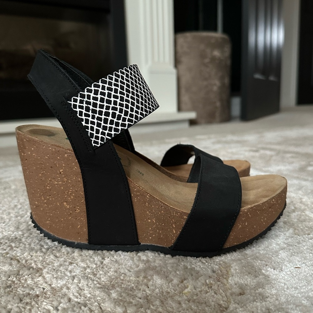 Strappy Wedges - Picture 4 of 6